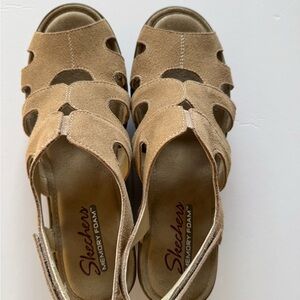 Skechers Memory Foam Women's Tan Sandals Size 9 Wedge Heels Comfortable